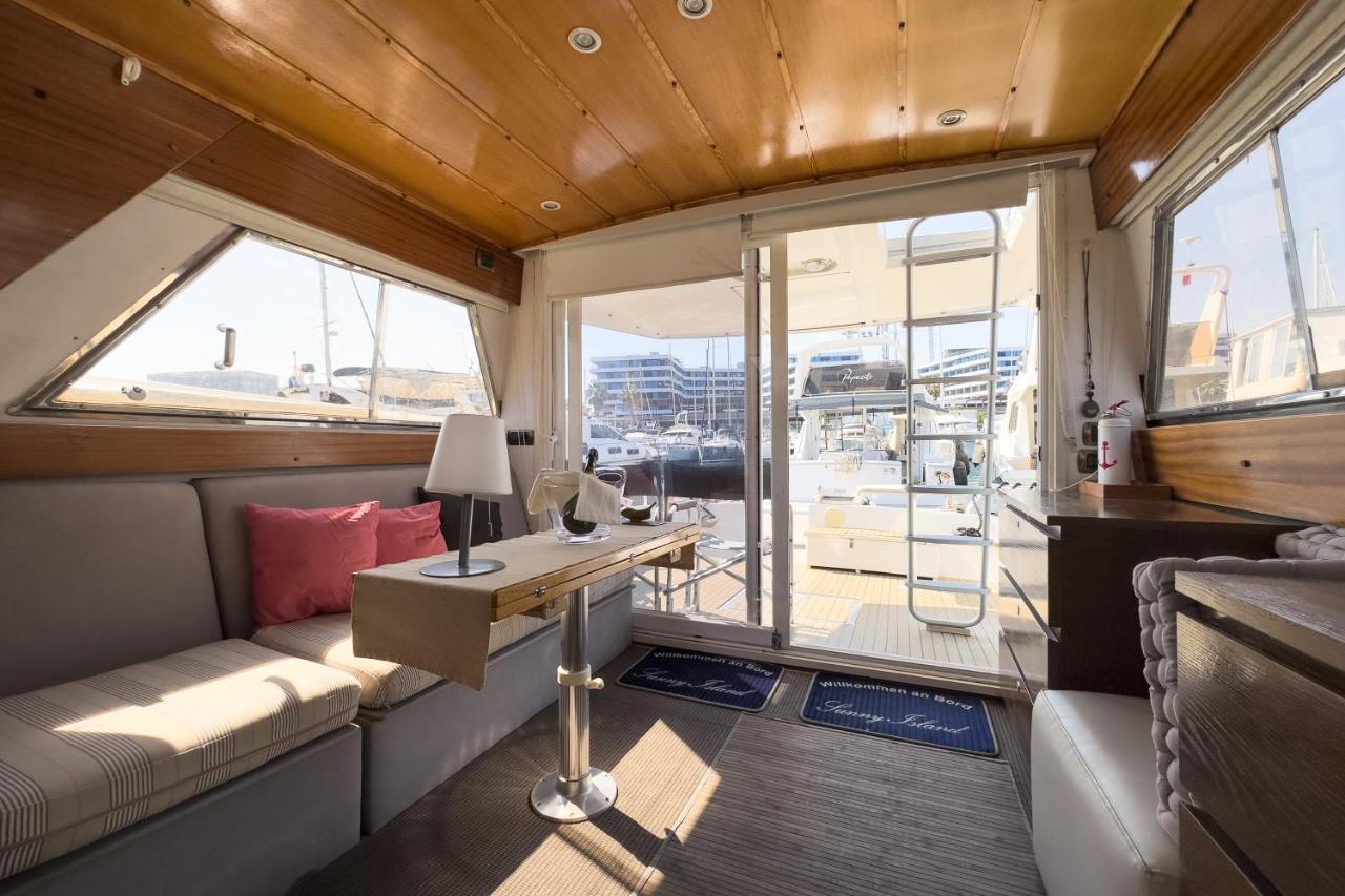 Bateau-hôtel Napao *
