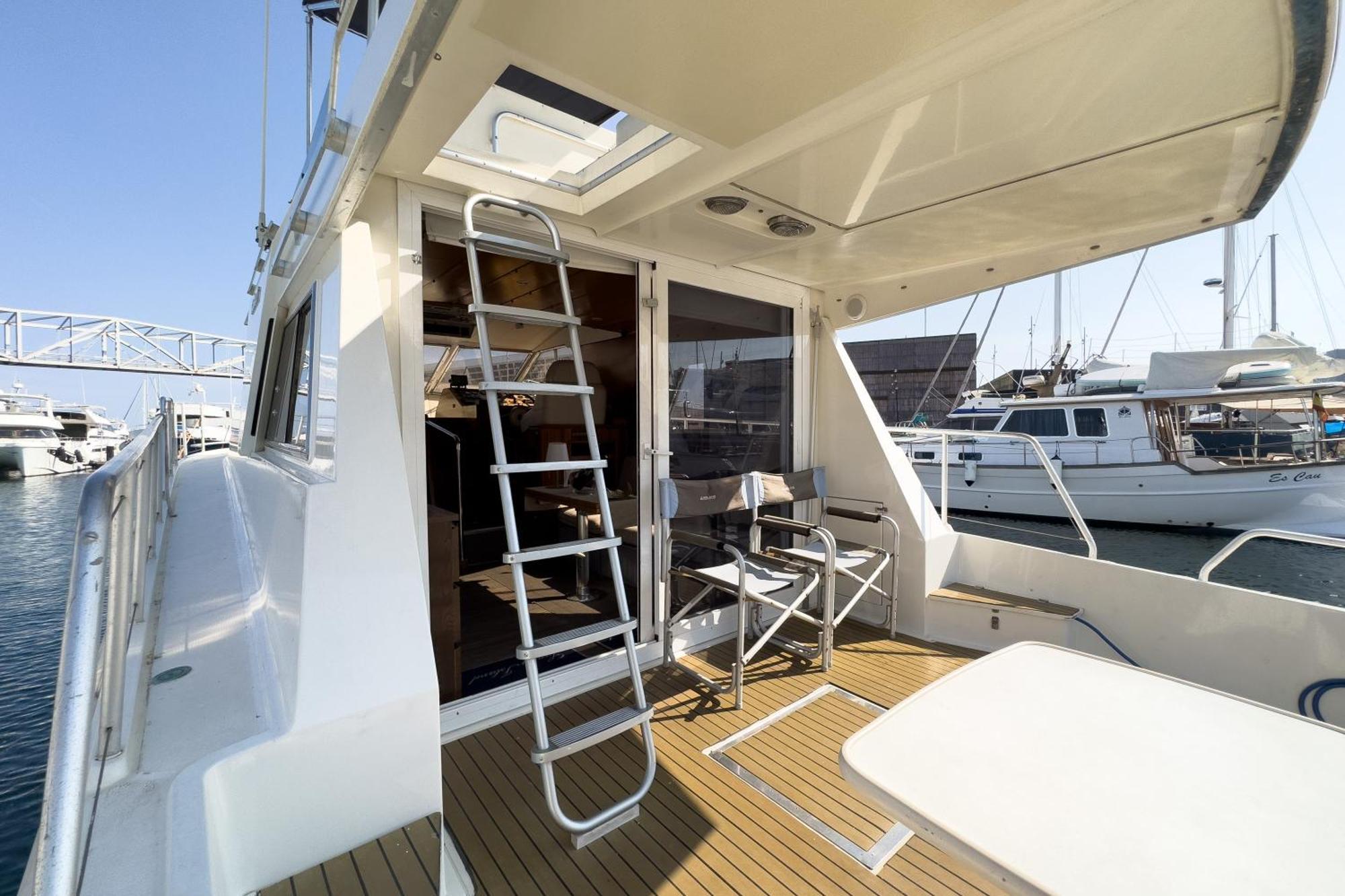 Bateau-hôtel Napao *
